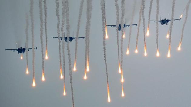 Military jets fly during the joint Russian-Belarusian military exercises Zapad-2017 (West-2017) at a training ground near the town of Borisov. (Sergei Gapon / AFP) Military jets fly during the joint Russian-Belarusian military exercises Zapad-2017 (West-2017) at a training ground near the town of Borisov. (Sergei Gapon / AFP)