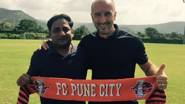 Ranko Popovic (right), the new head coach of Indian Super League (ISL) club FC Pune City. (HT Photo) Ranko Popovic (right), the new head coach of Indian Super League (ISL) club FC Pune City. (HT Photo)