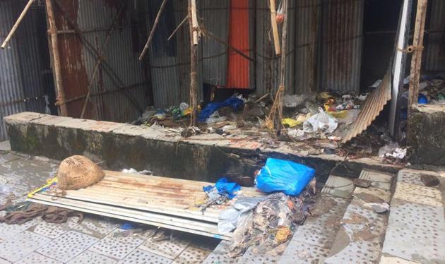 Garbage rots at an empty stall on Thursday. (HT photo) Garbage rots at an empty stall on Thursday. (HT photo)