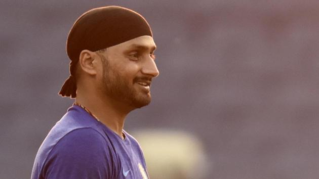 Harbhajan Singh takes dig at Australia’s batting, asks Michael Clarke ...