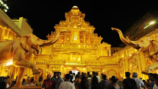 The Sreebhumi Sporting Club Durga Puja at Lake Town in Kolkata has modelled this year’s pandal on one of the more popular themes, that of the palace of Mahishmati from Baahubali.  (Samir Jana / HT Photo) 