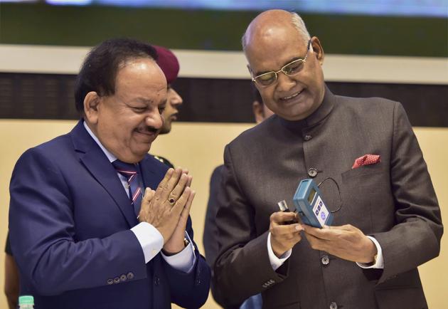 President Ram Nath Kovind with Union Minister for Science & Technology & Earth Sciences Harsh Vardhan admires a device to check milk adulteration invented by CSIR .(AP)