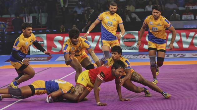 Tamil Thalaivas players try to pin down Gujarat Fortunegiants' player Chandran Ranjit, in red, during their Vivo Pro Kabaddi league match in New Delhi, India, Tuesday, Sept. 26, 2017. (AP) Tamil Thalaivas players try to pin down Gujarat Fortunegiants' player Chandran Ranjit, in red, during their Vivo Pro Kabaddi league match in New Delhi, India, Tuesday, Sept. 26, 2017. (AP)