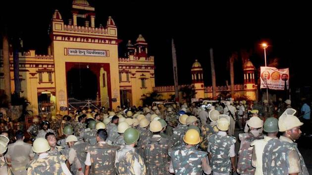 Securitymen at Banaras Hindu University on Saturday after students’ protest against a case of sexual harassment . A probe report says the university administration did not handle the matter appropriately.(PTI)