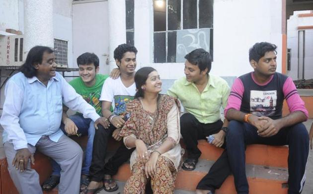 Left to right:Shankar Pal( Ravan), Prince Biswas(Shatrughan), Prashant Parida (Bharat), Priyanka Bose(Sita), Rahul Chatterjee(Ram) and Prasanjit Saha(Lakshman) in Lucknow.(Deepak Gupta/ HT Photo) Left to right:Shankar Pal( Ravan), Prince Biswas(Shatrughan), Prashant Parida (Bharat), Priyanka Bose(Sita), Rahul Chatterjee(Ram) and Prasanjit Saha(Lakshman) in Lucknow.(Deepak Gupta/ HT Photo)