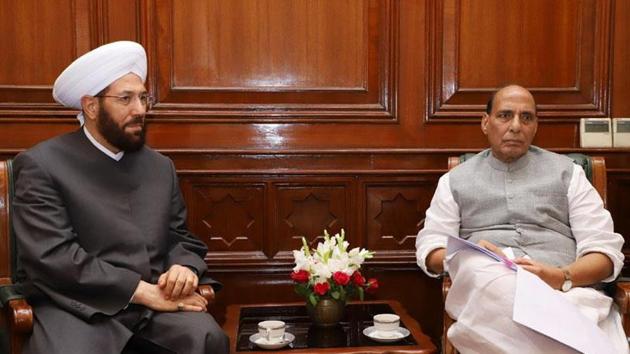 Grand Mufti of the Syrian Republic, Ahmad Badreddin Hassoun meeting the Union home minister, Rajnath Singh, in New Delhi on September 27.(Press Information Bureau)