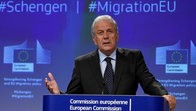 Commissioner for Migration, Home Affairs and Citizenship Dimitris Avramopoulos gives a press conference at the EU Headquarters in Brussels, on September 27.(AFP Photo)