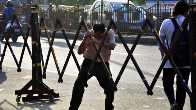 A commuter tries to negotiate his way through the barricade. (Sakib Ali/HT Photo) A commuter tries to negotiate his way through the barricade. (Sakib Ali/HT Photo)