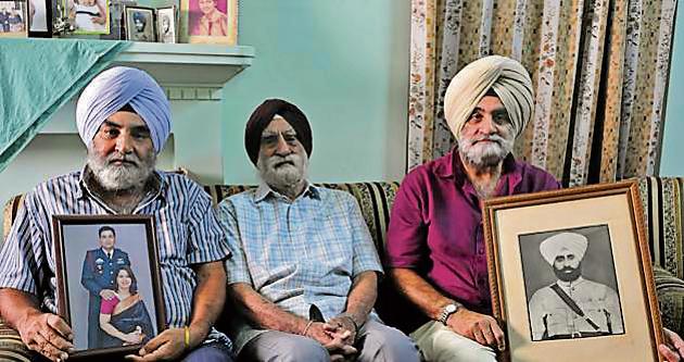 Maj Gurdial Singh Jallanwalia (retd) flanked by his sons Col (retd) Harmanderjeet Singh (left) and IAF Group Captain (retd) Harjinderjeet Singh in Ludhiana on Wednesday. (Gurminder Singh/HT) Maj Gurdial Singh Jallanwalia (retd) flanked by his sons Col (retd) Harmanderjeet Singh (left) and IAF Group Captain (retd) Harjinderjeet Singh in Ludhiana on Wednesday. (Gurminder Singh/HT)