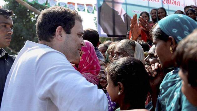 Congress vice-president Rahul Gandhi asked famers and women to vote Congress to power and promised to waive off farmers’ loan, give jobs to youth and empower women.(PTI)