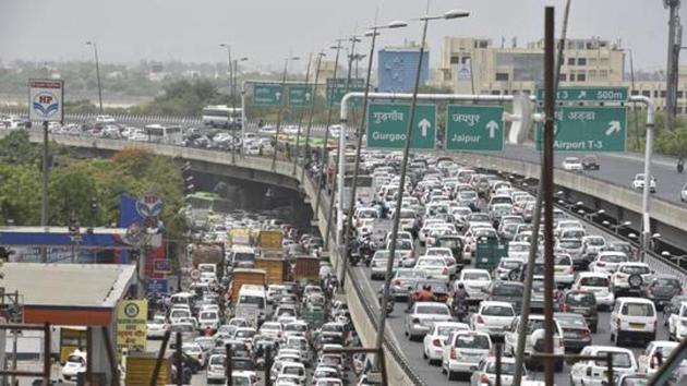 The accidents included two hit-and-run incidents in Connaught Place and Kashmere Gate areas in which neither the two victims nor the offending vehicles, were identified.(Saumya Khandelwal/HT FILE)