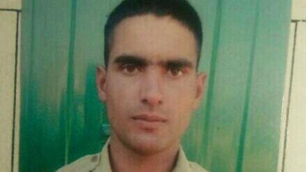 Ramzan Parray had returned home to north Kashmir on vacation(ANI Photo) Ramzan Parray had returned home to north Kashmir on vacation(ANI Photo)