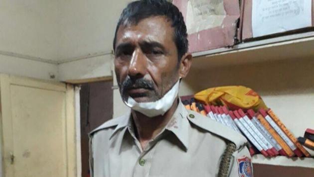 constable Mukesh Kumar Hooda caught one of the robbers even as the three tried to overpower and stab him.(Photo: Sourced)