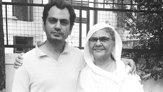 Bollywood actor Nawazuddin Siddiqui with his mother Mehroonisa. (Facebook)