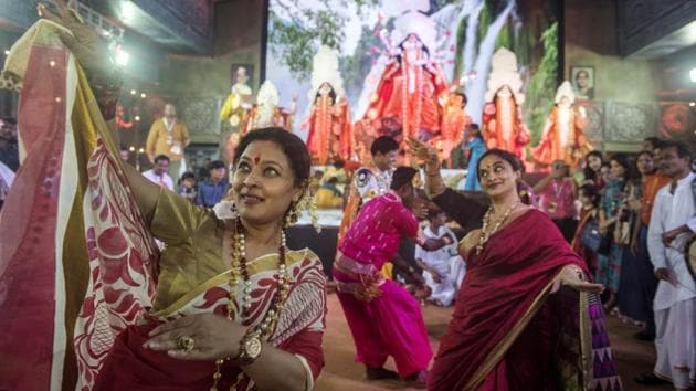 Actress Sharbani Mukherjee and other devotees take part in the festivities at the North Bombay Sarbojanik Durga Puja,Tulip Star in Juhu, Mumbai. (Satish Bate / HT Photo) 