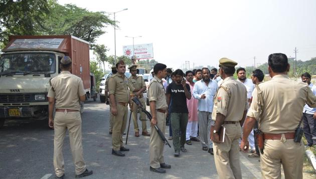 The truck driver had fled the spot but was arrested later. (Sakib Ali/HT Photo) The truck driver had fled the spot but was arrested later. (Sakib Ali/HT Photo)