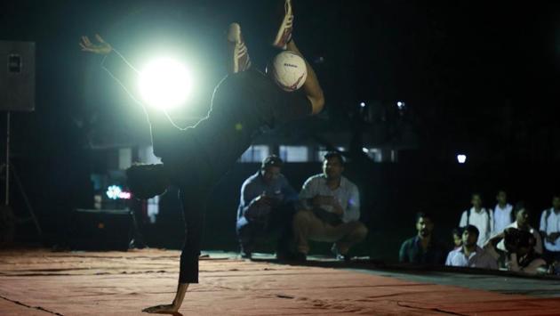 Kunal Rathi displays his freestyle football skills at Shaniwarwada, under the initiative ‘Maharashtra Football Mission One Million’ by the Maharashtra sports department and district sports council to promote the upcoming under-17 football World Cup, which will be held in India. (RAHUL RAUT/HT PHOTO) 