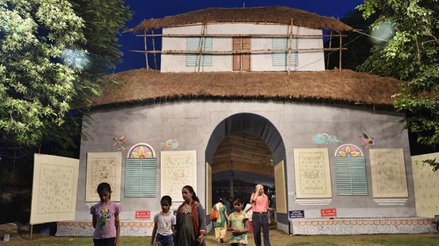 The Durga Puja pandal of the Milani Cultural & Welfare Association in Mayur Vihar, New Delhi employs a theme which revives the nostalgic enigma of Jasimuddin’s famous poem, ‘Nakshi Kathar Math’. The rich artifacts and craftsmanship of Bengal’s otherwise dying art has been promoted by the display of Kanthas, a hand-stitched custom by the artisans of Bengal. (Mohd Zakir / HT PHOTO)