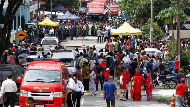 Religious school Darul Quran Ittifaqiyah cordoned off after a fire broke out in Kuala Lumpur, Malaysia September 14, 2017. (REUTERS) Religious school Darul Quran Ittifaqiyah cordoned off after a fire broke out in Kuala Lumpur, Malaysia September 14, 2017. (REUTERS)
