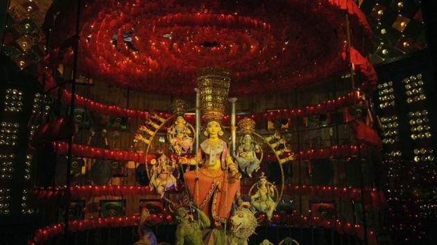 The pandals with their assortment of performances, mural displays and food stalls reflect the Bengali way of life, a sight that comes to life during Durga Puja each year. (Samir Jana / HT Photo)