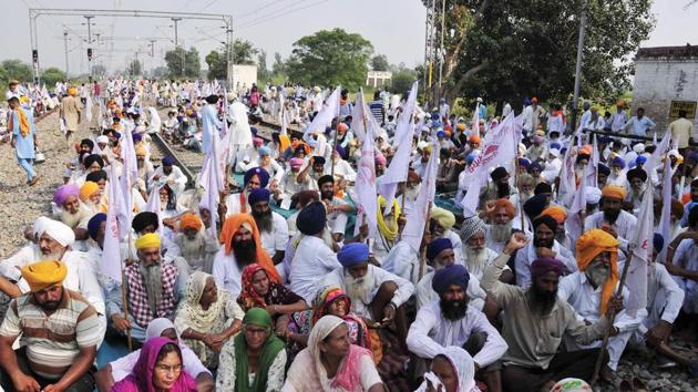 Farmers demand full debt waiver by protesting against the Punjab government at Manawala railway station near Amritsar on Friday.(HT Photo)