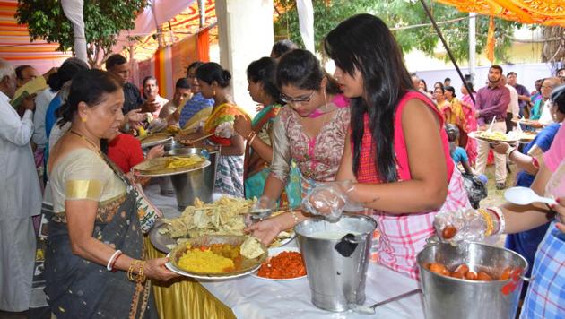 Banga Bharti durga puja and Kali puja near Masulkar colony, Pimpri-Chinchwad in Pune on Thursday.(HT PHOTO)