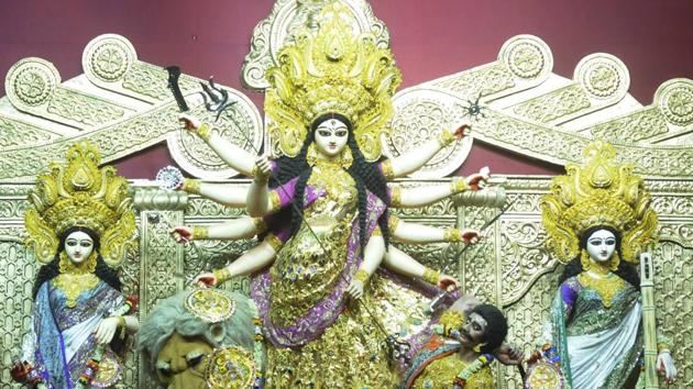 All the idols at Santosh Mitra Square Durga Puja are wearing ensembles designed by fashion designer Agni Mitra Paul. (Samir Jana/HT Photo) All the idols at Santosh Mitra Square Durga Puja are wearing ensembles designed by fashion designer Agni Mitra Paul. (Samir Jana/HT Photo)