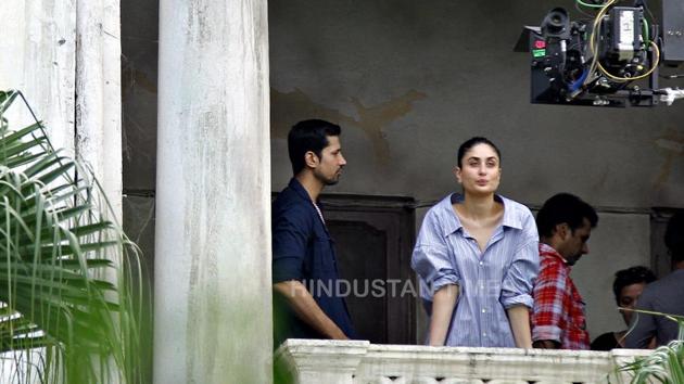 Actor Kareena Kapoor Khan and Sumeet Vyas shoot in Delhi. (Waseem Gashroo/ HT Photo)