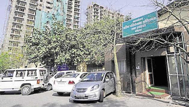 After mass protests by aggrieved homebuyers, chief minister Yogi Adityanath on September 12 directed the three industrial authorities of Noida, Greater Noida and Yamuna Expressway Industrial Development to ensure builders deliver promised flats to buyers.(HT FIle Photo) After mass protests by aggrieved homebuyers, chief minister Yogi Adityanath on September 12 directed the three industrial authorities of Noida, Greater Noida and Yamuna Expressway Industrial Development to ensure builders deliver promised flats to buyers.(HT FIle Photo)