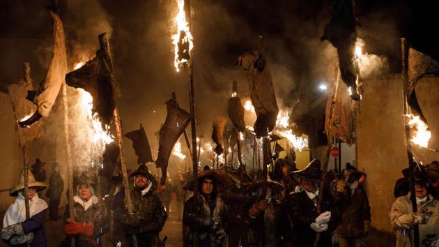 'Mayorganos' (Mayorga locals) carry hanging wineskins in flames as torches during the 'Vitor's Civic Procession' in Mayorga, near Valladolid, on September 27, 2017. The procession marks the date of September 27, 1752 when the people of Mayorga came out of their homes with torches to light the streets for receiving a relic of Spanish missionary and Archibishop of Lima (Peru), Toribius of Mogrovejo, being brought to his natal village. (Cesar Manso / AFP) 'Mayorganos' (Mayorga locals) carry hanging wineskins in flames as torches during the 'Vitor's Civic Procession' in Mayorga, near Valladolid, on September 27, 2017. The procession marks the date of September 27, 1752 when the people of Mayorga came out of their homes with torches to light the streets for receiving a relic of Spanish missionary and Archibishop of Lima (Peru), Toribius of Mogrovejo, being brought to his natal village. (Cesar Manso / AFP)