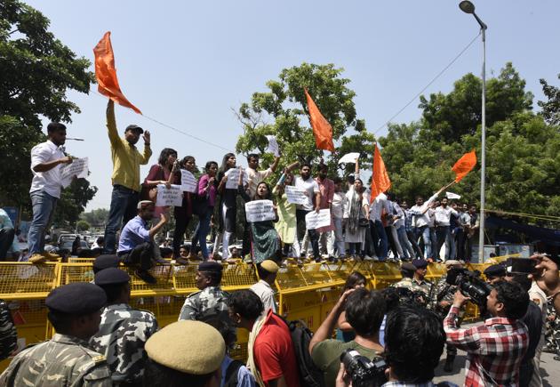 Akhil Bharatiya Vidyarthi Parishad (ABVP) activists protest in New Delhi against lathi charge in Banaras Hindu University campus (Sonu Mehta/HT PHOTO) Akhil Bharatiya Vidyarthi Parishad (ABVP) activists protest in New Delhi against lathi charge in Banaras Hindu University campus (Sonu Mehta/HT PHOTO)