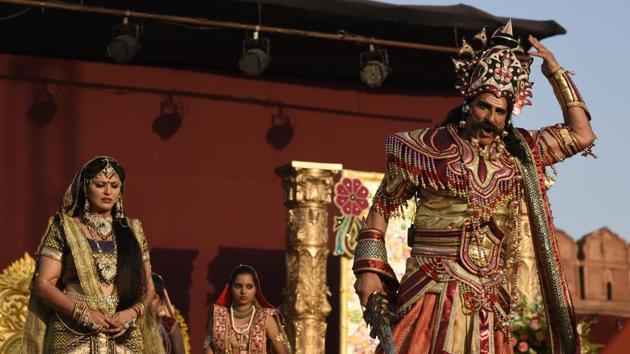 Bollywood actor Mukesh Rishi played the role of Ravana at the popular Luv Kush Ramlila in Old Delhi. ‘Ravana isn’t the usual villain. He is smart, has a personality, and has shades of grey which make him a complex character. There is versatility in the role and I plan to maximise on that,’ says Rishi. (Burhaan Kinu / HT Photo) Bollywood actor Mukesh Rishi played the role of Ravana at the popular Luv Kush Ramlila in Old Delhi. ‘Ravana isn’t the usual villain. He is smart, has a personality, and has shades of grey which make him a complex character. There is versatility in the role and I plan to maximise on that,’ says Rishi. (Burhaan Kinu / HT Photo)