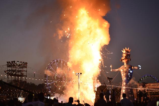 Effigy of Ravana goes up in flames during Dussehra celebrations at Luv Kush Ramlila of Lal Qila. The final act of burning Ravana’s effigy is to signify victory over evil. (Burhaan Kinu / HT PHOTO) Effigy of Ravana goes up in flames during Dussehra celebrations at Luv Kush Ramlila of Lal Qila. The final act of burning Ravana’s effigy is to signify victory over evil. (Burhaan Kinu / HT PHOTO)