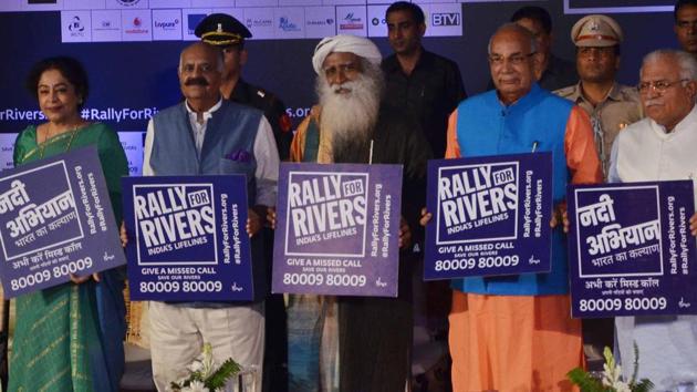 (From right) Haryana CM Manohar Lal Khattar, governor Kaptan Singh Solanki, Sadhguru Jaggi Vasudev, Punjab governor and UT administrator VP Singh Badnore, Chandigarh MP Kirron Kher in Chandigarh taking a pledge to save rivers in Chandigarh on Friday.(Anil Dayal/HT) (From right) Haryana CM Manohar Lal Khattar, governor Kaptan Singh Solanki, Sadhguru Jaggi Vasudev, Punjab governor and UT administrator VP Singh Badnore, Chandigarh MP Kirron Kher in Chandigarh taking a pledge to save rivers in Chandigarh on Friday.(Anil Dayal/HT)