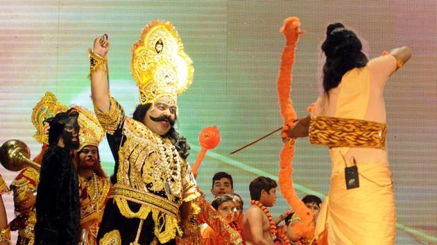 Lord Rama killing Ravana during Ramlila held by Royal Youth Club in Patiala on Saturday. (Bharat Bhushan/HT) Lord Rama killing Ravana during Ramlila held by Royal Youth Club in Patiala on Saturday. (Bharat Bhushan/HT)