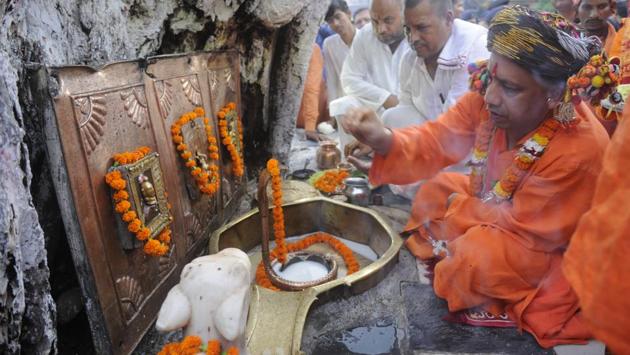 Uttar Pradesh chief minister Yogi Adityanath who also heads the Gorakhnath temple in Gorakhpur while worshiping Lord Shiva at ancient Mansarovar temple, led the Dussehra procession in his capacity as the mahant of the temple. (Deepak Gupta / HT Photo) Uttar Pradesh chief minister Yogi Adityanath who also heads the Gorakhnath temple in Gorakhpur while worshiping Lord Shiva at ancient Mansarovar temple, led the Dussehra procession in his capacity as the mahant of the temple. (Deepak Gupta / HT Photo)
