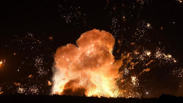 On September 27, 2017, Ukranian authorities evacuated nearly 30,000 people from the central Vinnytsya region after a huge munitions depot caught fire and set off artillery shells. It was the second major incident affecting a Ukrainian weapons storage site this year. (Sergei Supinsky / AFP) On September 27, 2017, Ukranian authorities evacuated nearly 30,000 people from the central Vinnytsya region after a huge munitions depot caught fire and set off artillery shells. It was the second major incident affecting a Ukrainian weapons storage site this year. (Sergei Supinsky / AFP)