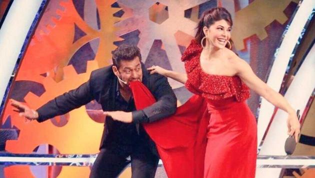 Salman Khan recreated his Jumme Ki Raat step with Jacqueline Fernandez.