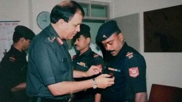 Assam police filed a case against retired JCO of Indian Army Mohd Azmal Hoque accusing him of being an illegal migrant from Bangladesh. In the picture Hoque is seen being honoured for his work during his service days.(HT Photo)