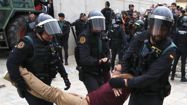Spanish Guardia Civil guards drag a man outside a polling station in Sant Julia de Ramis, where Catalan president was supposed to vote. (RAYMOND ROIG/AFP PHOTO) Spanish Guardia Civil guards drag a man outside a polling station in Sant Julia de Ramis, where Catalan president was supposed to vote. (RAYMOND ROIG/AFP PHOTO)
