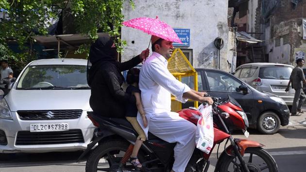 Weather analysts say that while the average of this year is yet to be done, this year was slightly warmer than the previous 2016, which was the warmest in the recorded history. (Arun Sharma/HT File PHOTO) Weather analysts say that while the average of this year is yet to be done, this year was slightly warmer than the previous 2016, which was the warmest in the recorded history. (Arun Sharma/HT File PHOTO)