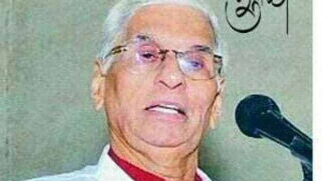 Born on March 2, 1940, Marathe wrote many books. Of them, ‘Nishparna Vrukshavar Bhar Dupari’ became very popular. (HT PHOTO) Born on March 2, 1940, Marathe wrote many books. Of them, ‘Nishparna Vrukshavar Bhar Dupari’ became very popular. (HT PHOTO)