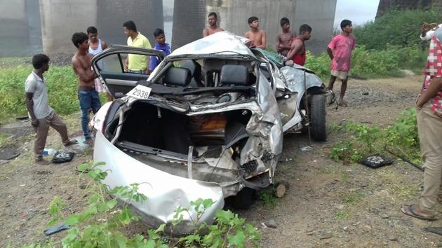 Two killed, one hurt after speeding car falls 25 metres off Mumbai ...