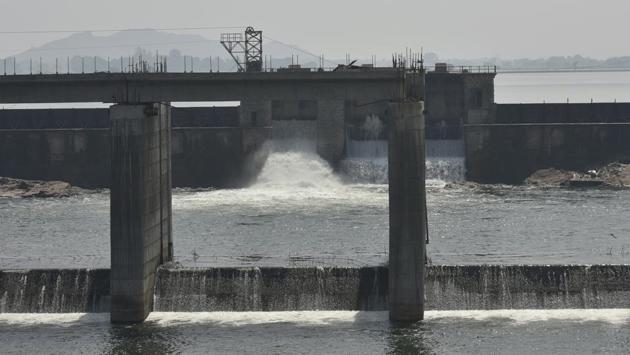 The new dam under construction on the Ken river in Madhya Pradesh in Bundelkhand, India last year. The linking project envisages diversion of surplus water from Ken basin to water-deficit Betwa basin. (Vipin Kumar / HT PHOTO)