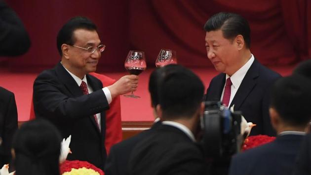 Chinese President Xi Jinping (R) and Premier Li Keqiang toast during a reception on the eve of China's National Day in Beijing's Great Hall of the People. (Greg Baker / AFP) Chinese President Xi Jinping (R) and Premier Li Keqiang toast during a reception on the eve of China's National Day in Beijing's Great Hall of the People. (Greg Baker / AFP)