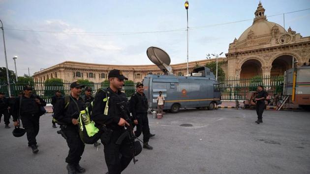 A National Investigation Agency team outside the Uttar Pradesh assembly in Lucknow.(PTI File Photo)