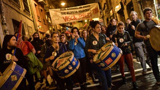 Pro independence supporters play their drums with banner reading, ''Long life working class'', while they walk through the old city in support of the Catalonia's secession referendum, in Pamplona, northern Spain, Sunday, Oct. 1, 2017. (AP) Pro independence supporters play their drums with banner reading, ''Long life working class'', while they walk through the old city in support of the Catalonia's secession referendum, in Pamplona, northern Spain, Sunday, Oct. 1, 2017. (AP)