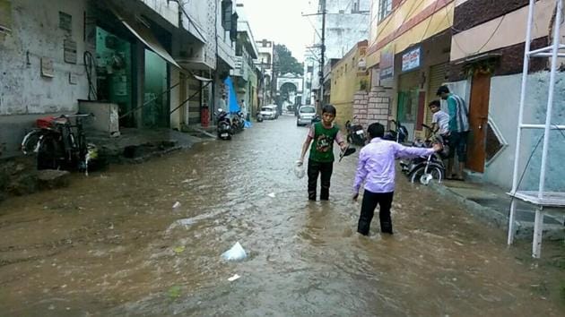 Sudden storm wreaks havoc in Hyderabad, at least 7 killed | Latest News ...