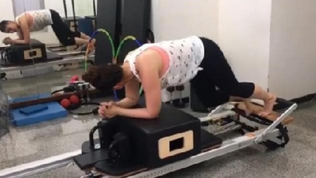 Actor Kareena Kapoor Khan at a Pilates studio in Mumbai.(Instagram.com/namratapurohit)