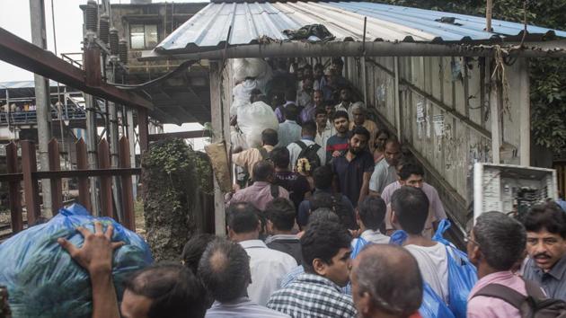 Police officers try to control the crowd after the stampede at Elphinstone Road station in Mumbai on September 29. (Satish Bate/HT Photo) Police officers try to control the crowd after the stampede at Elphinstone Road station in Mumbai on September 29. (Satish Bate/HT Photo)